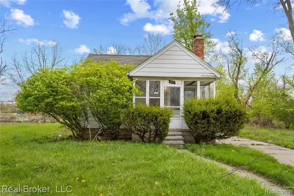 13576 Warwick, Detroit, MI 48223
