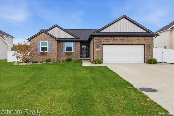 8197 Hidden Cove, Grand Blanc, MI 48439