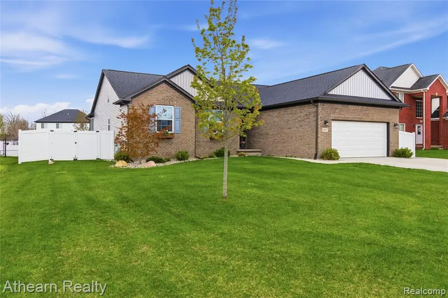 8197 Hidden Cove, Grand Blanc, MI 48439 - #3