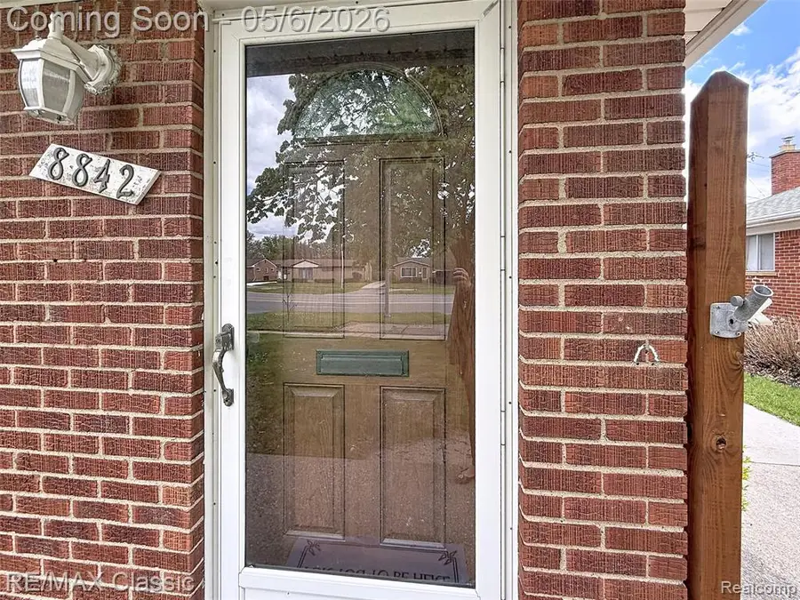 8842 Merriman, Livonia, MI 48150 - #2