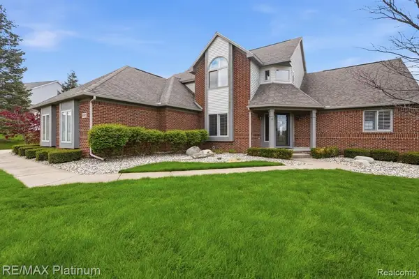9167 Rotondo, Howell, MI 48855