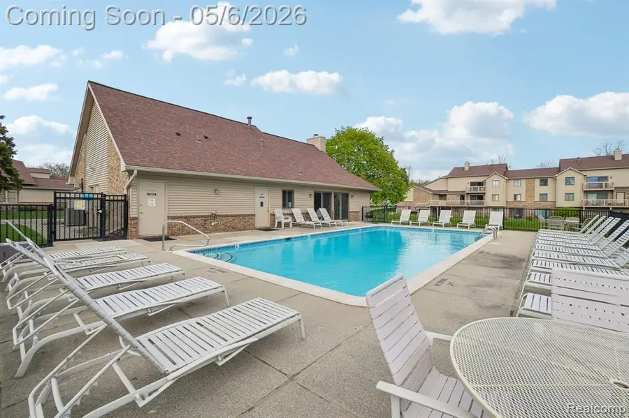 7132 Clements, West Bloomfield, MI 48322 - #2