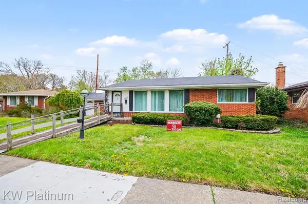 20421 Kenmore, Harper Woods, MI 48225