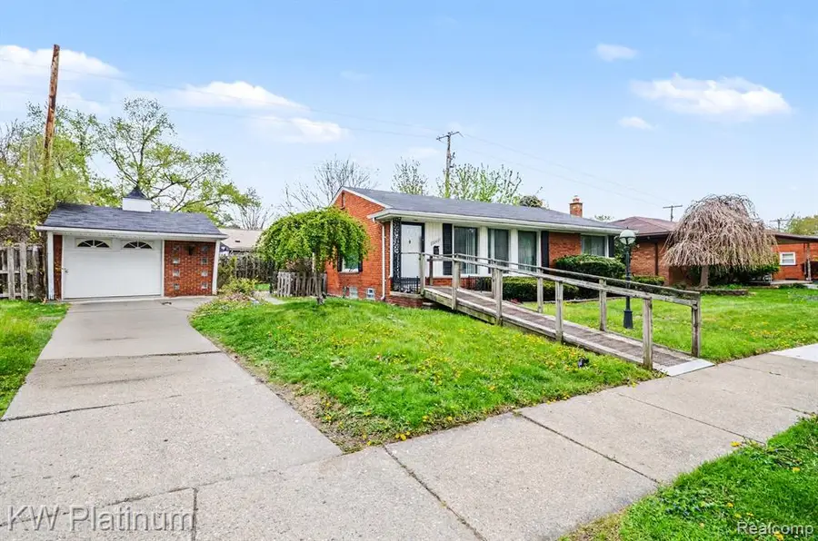 20421 Kenmore, Harper Woods, MI 48225 - #2