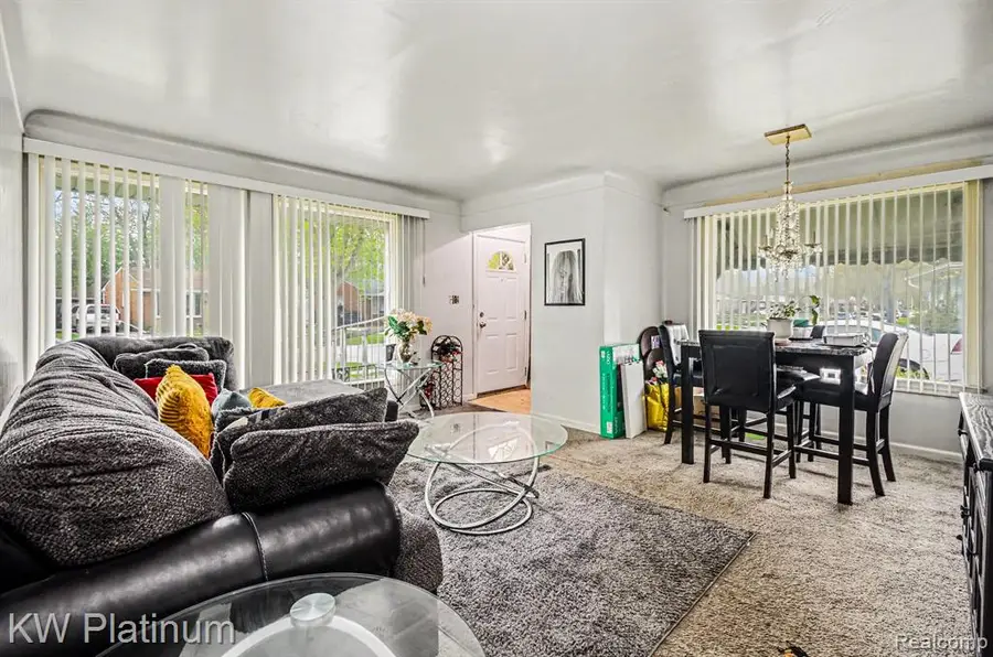 20421 Kenmore, Harper Woods, MI 48225 - #3