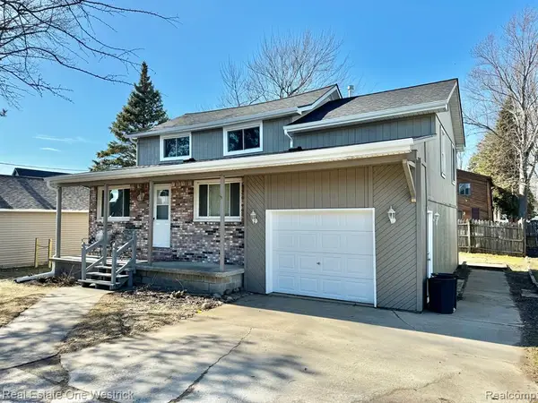 432 Edgewater, Algonac, MI 48001