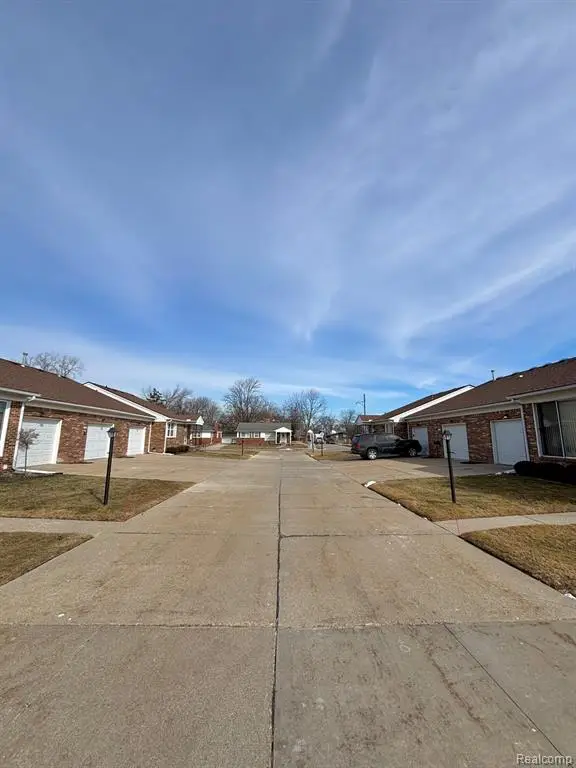 401 Doremus S Doremus #10, Saint Clair Shores, MI 48080 - #3