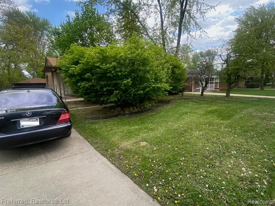 28918 Red Leaf, Southfield, MI 48076 - #3