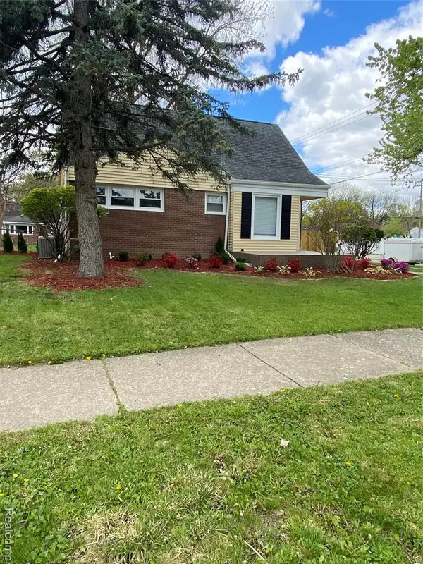 20202 Lancaster, Harper Woods, MI 48225