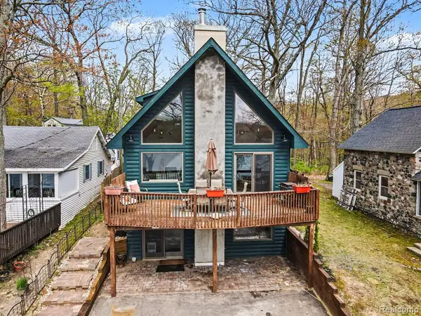 4375 Skinner Lake, Lapeer, MI 48446