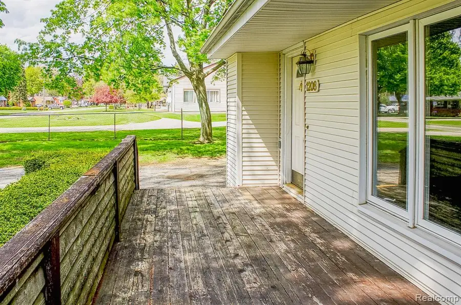 1208 Genella, Waterford, MI 48328 - #3