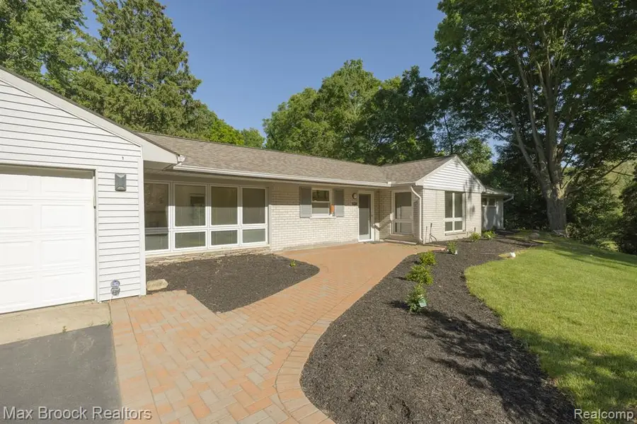 6041 Eastmoor, Bloomfield Hills, MI 48301 - #3