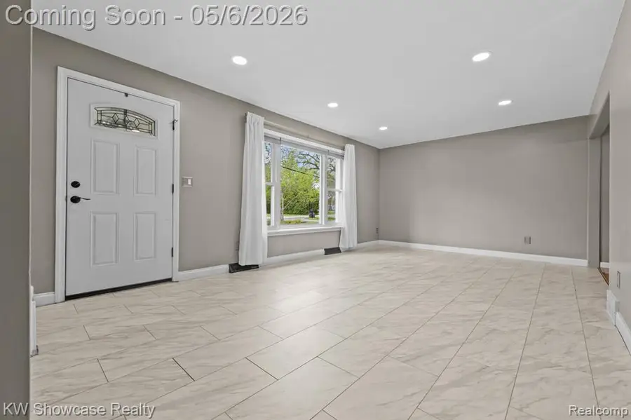 2922 Airport, Waterford, MI 48329 - #2