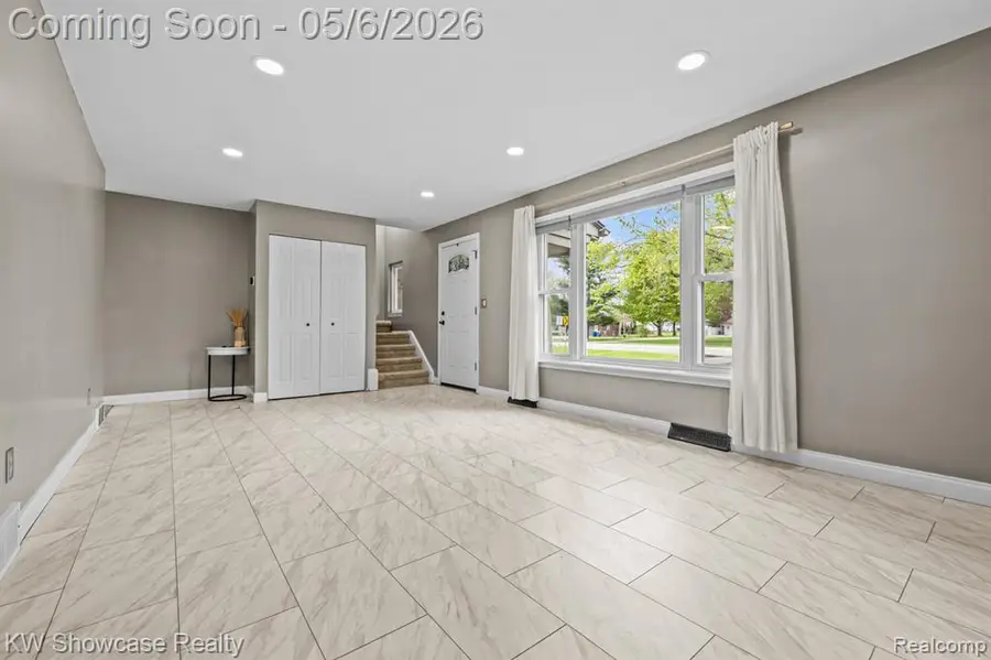 2922 Airport, Waterford, MI 48329 - #3