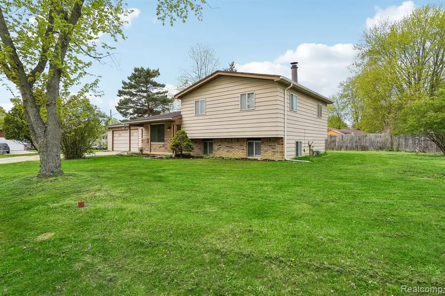 717 Murphy, Linden, MI 48451 - #2