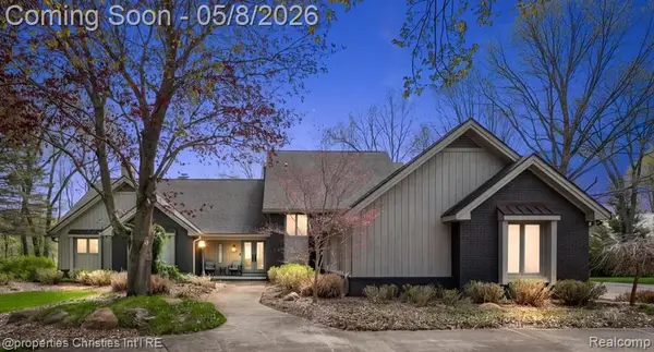 1071 Woodbridge, Rochester, MI 48306