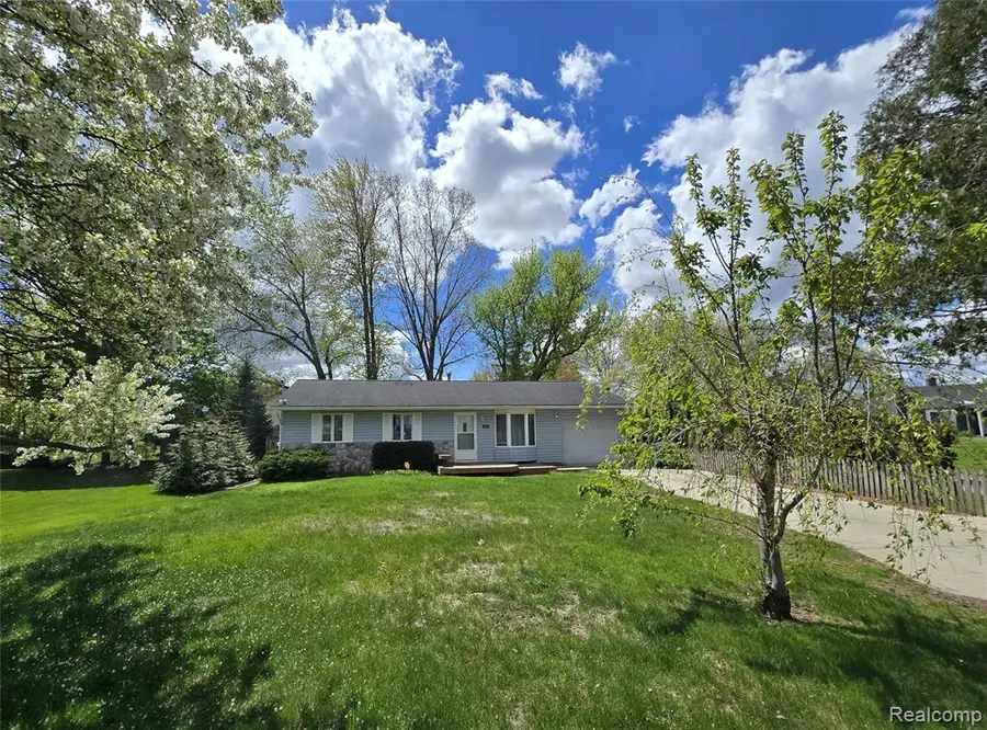 1855 Luneta, Commerce Township, MI 48382 - #2