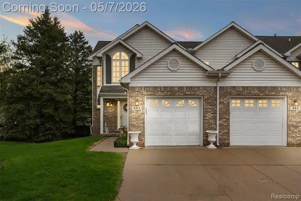 894 Natures Cove, Wixom, MI 48393