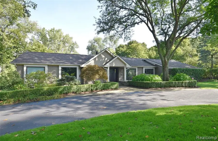 4801 N Harsdale, Bloomfield Hills, MI 48302 - #2