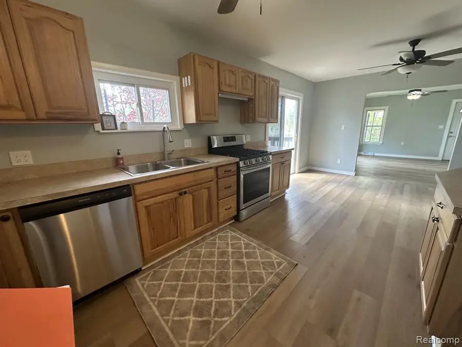 2184 E Schumacher, Burton, MI 48529 - #3