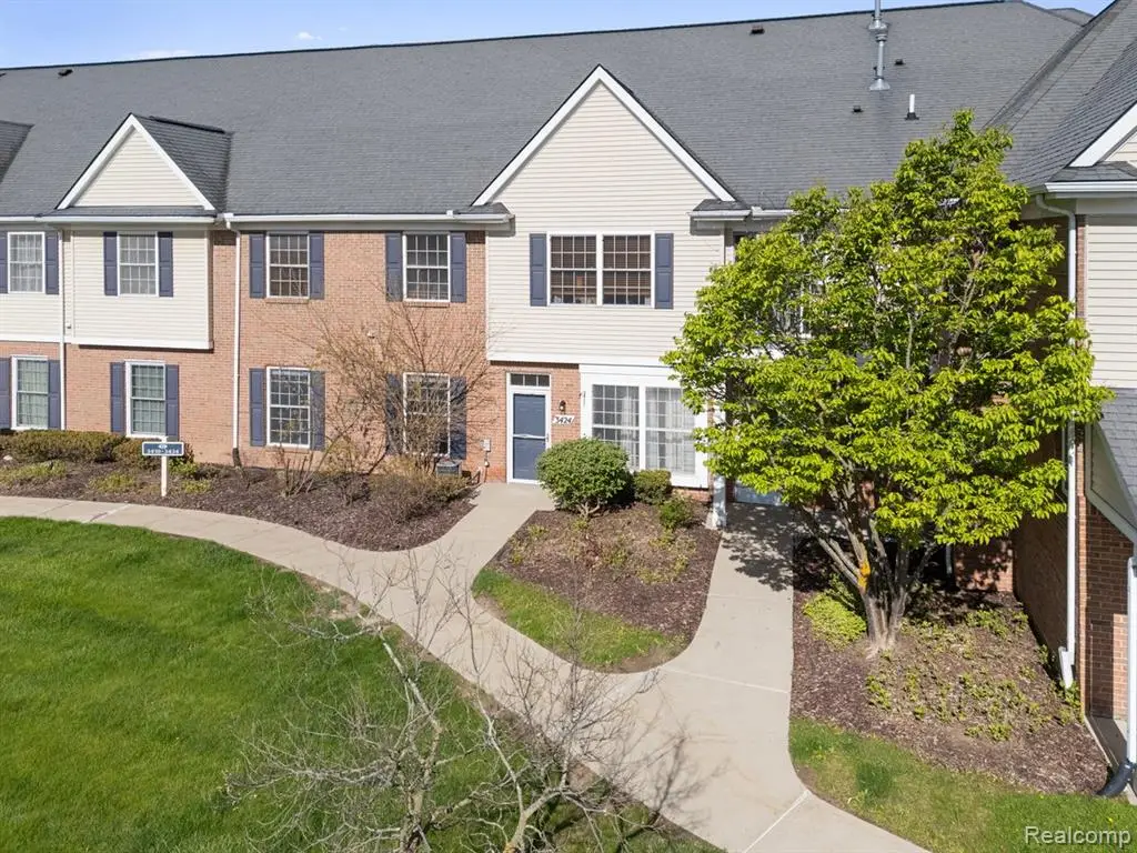 3424 Kneeland, Howell, MI 48843 - #1
