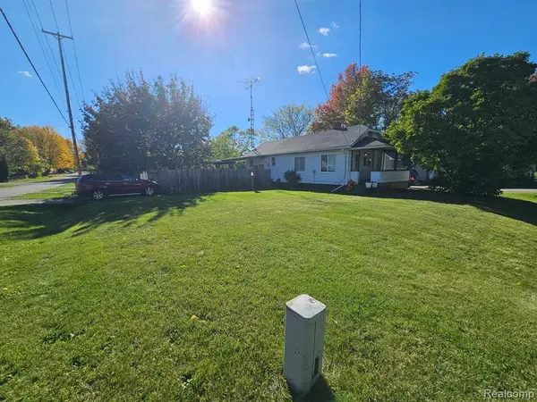 1097 W Buder, Flint, MI 48507