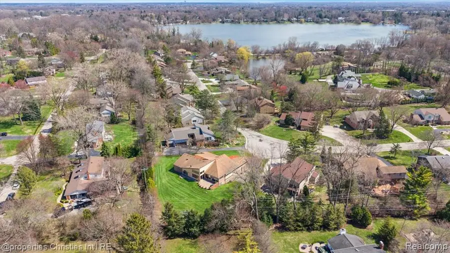 4566 Walden, Bloomfield Hills, MI 48301 - #2