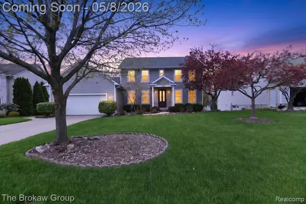 712 Layman Creek, Grand Blanc, MI 48439