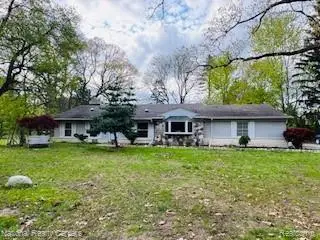 2460 Ogden, West Bloomfield, MI 48323