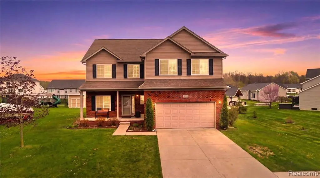 8131 Peninsula Circle, Grand Blanc, MI 48439 - #1