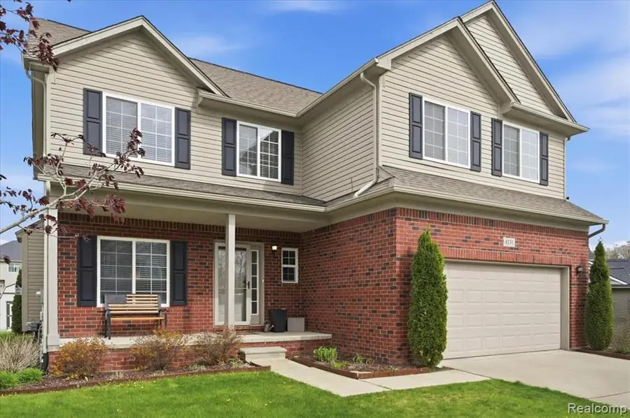 8131 Peninsula Circle, Grand Blanc, MI 48439 - #2