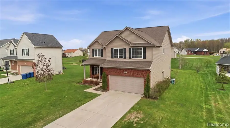8131 Peninsula Circle, Grand Blanc, MI 48439 - #3