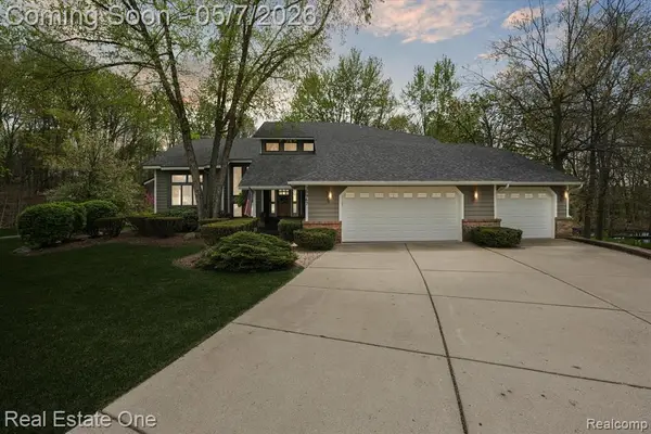 38967 Holsworth, Farmington, MI 48331