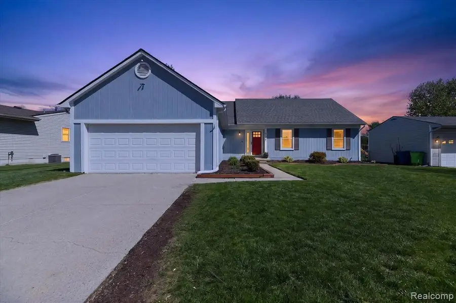 61350 Creekview, South Lyon, MI 48178 - #2