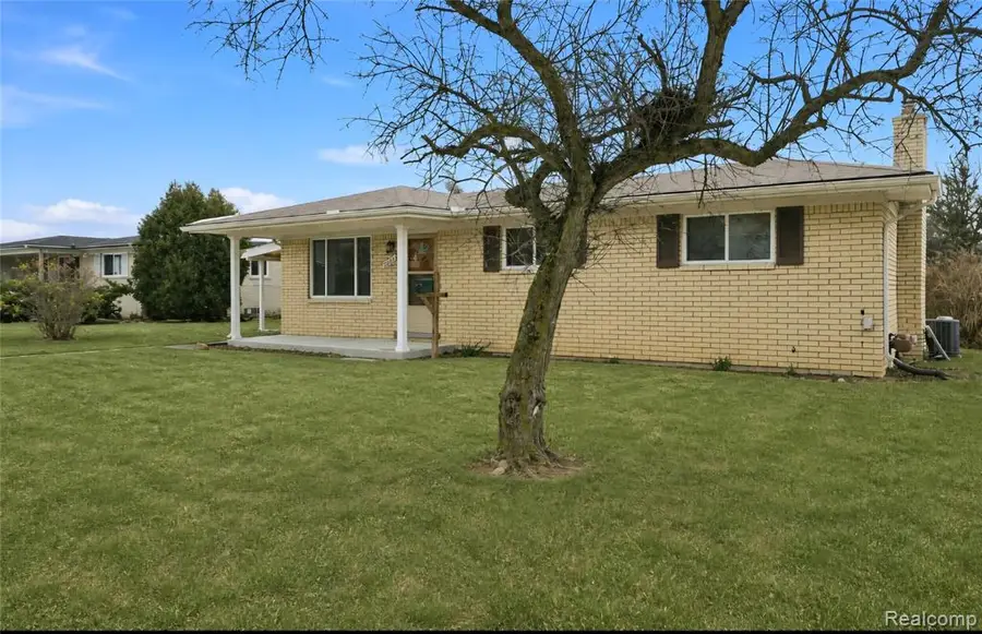 2938 Fox Hill, Sterling Heights, MI 48310 - #2