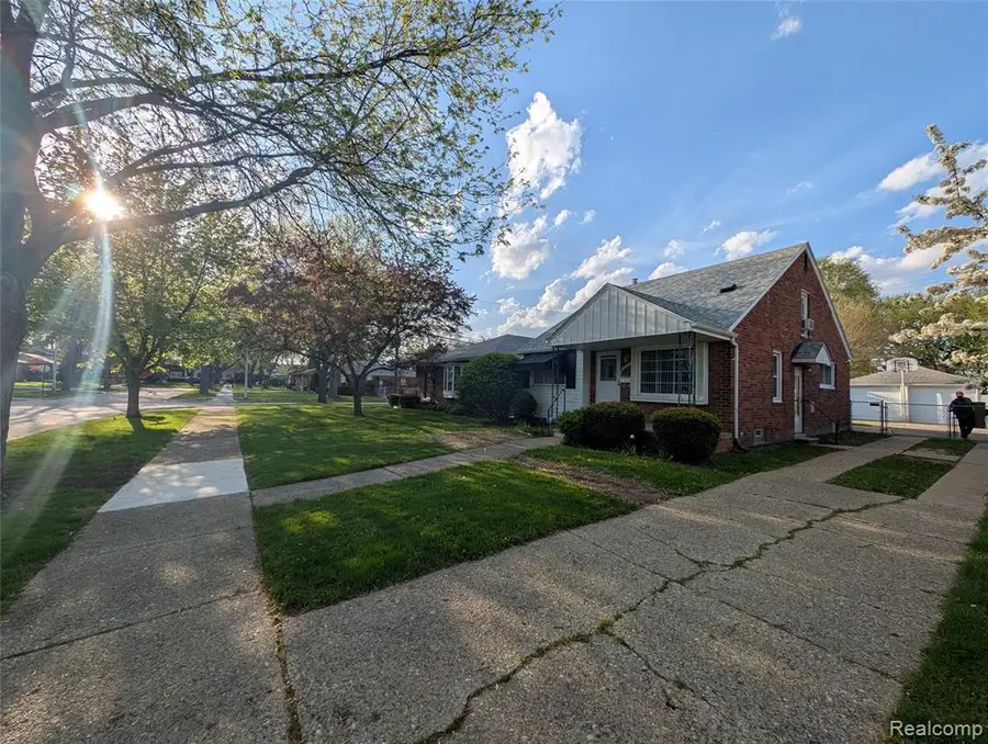 20211 Beaufait, Harper Woods, MI 48225 - #2