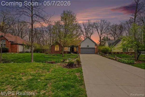 936 E Wildbrook, Lake Orion, MI 48362