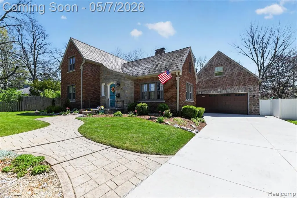123 Riddle, Howell, MI 48843 - #1