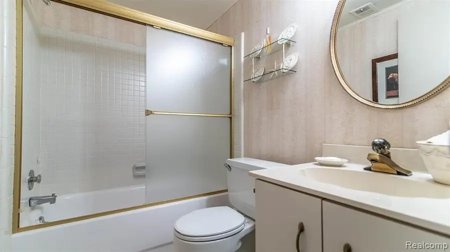 38226 Ann Arbor, Livonia, MI 48150 - #3