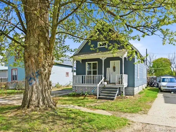 2506 Division, Port Huron, MI 48060