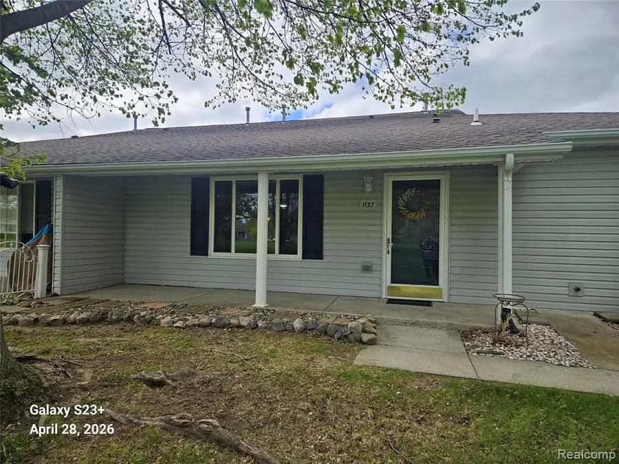 1137 Parkside #129, Grand Blanc, MI 48439 - #2