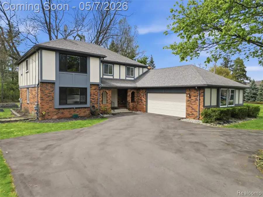 5800 Naneva, West Bloomfield, MI 48322 - #3