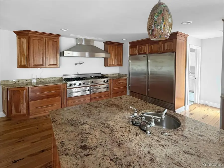 35854 Castlemeadow, Farmington Hills, MI 48335 - #2