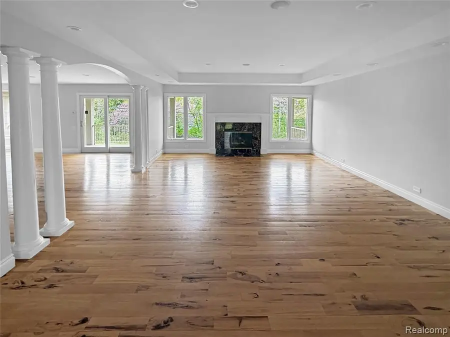 35854 Castlemeadow, Farmington Hills, MI 48335 - #3