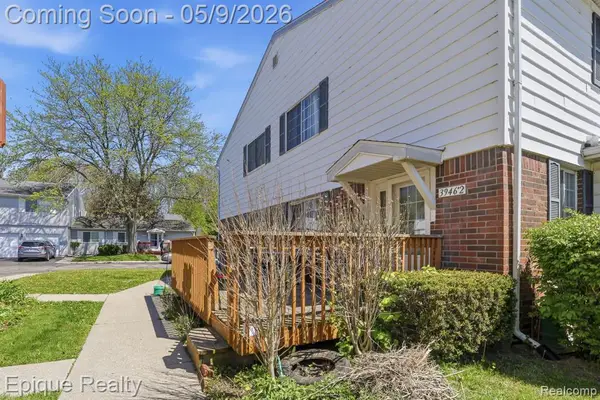 3946 Hunters Ridge, Lansing, MI 48911