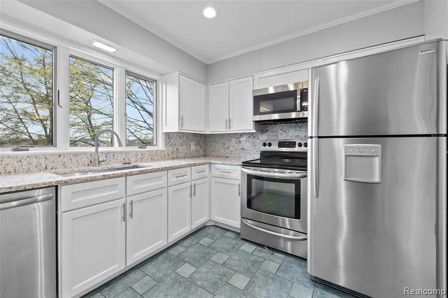235 Indianwood, Lake Orion, MI 48362 - #2
