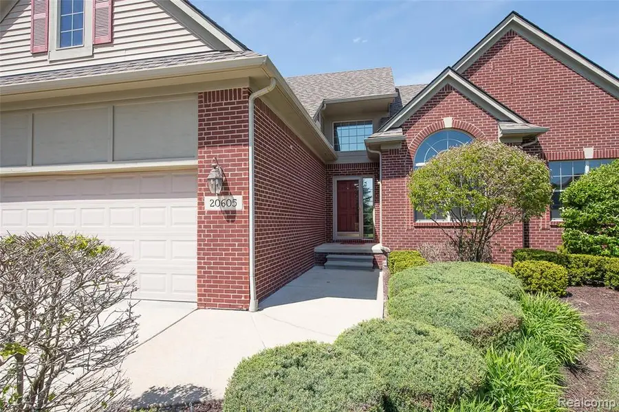 20605 Golf Ridge, Livonia, MI 48152 - #3