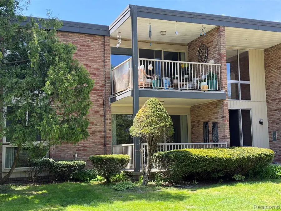 4043 W Maple #D 101, Bloomfield Hills, MI 48301 - #2