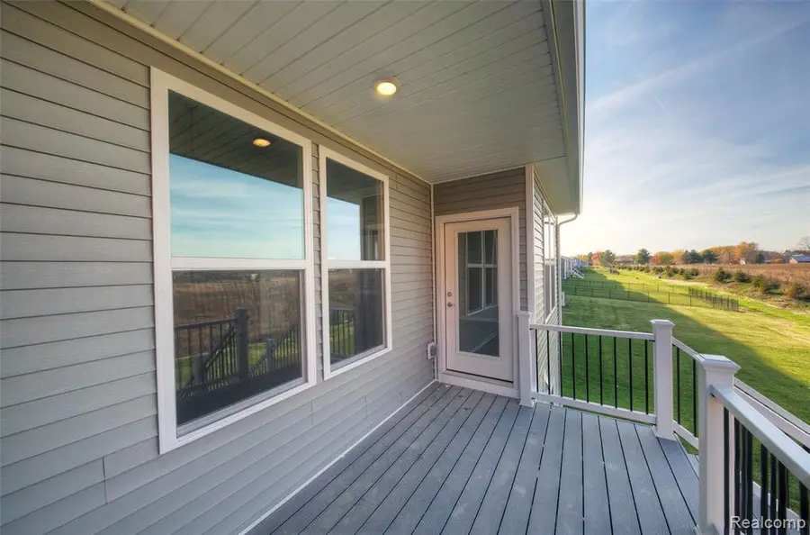 2014 Shale, Howell, MI 48843 - #3