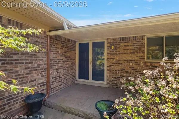 3120 Hartford Lane, Shelby Twp, MI 48316